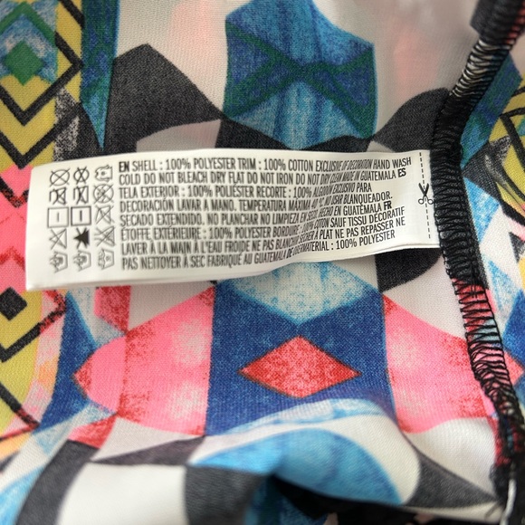 NWT Forever 21 shorts. Size large. Gorgeous patterned shorts ! - Picture 10 of 12